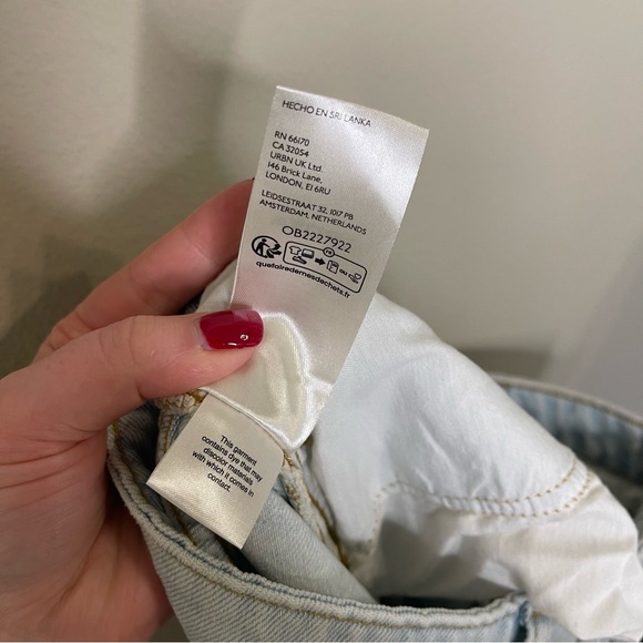 Pilcro Anthropologie Classic Bermuda Denim Shorts in Medium Blue 26 - Picture 10 of 10
